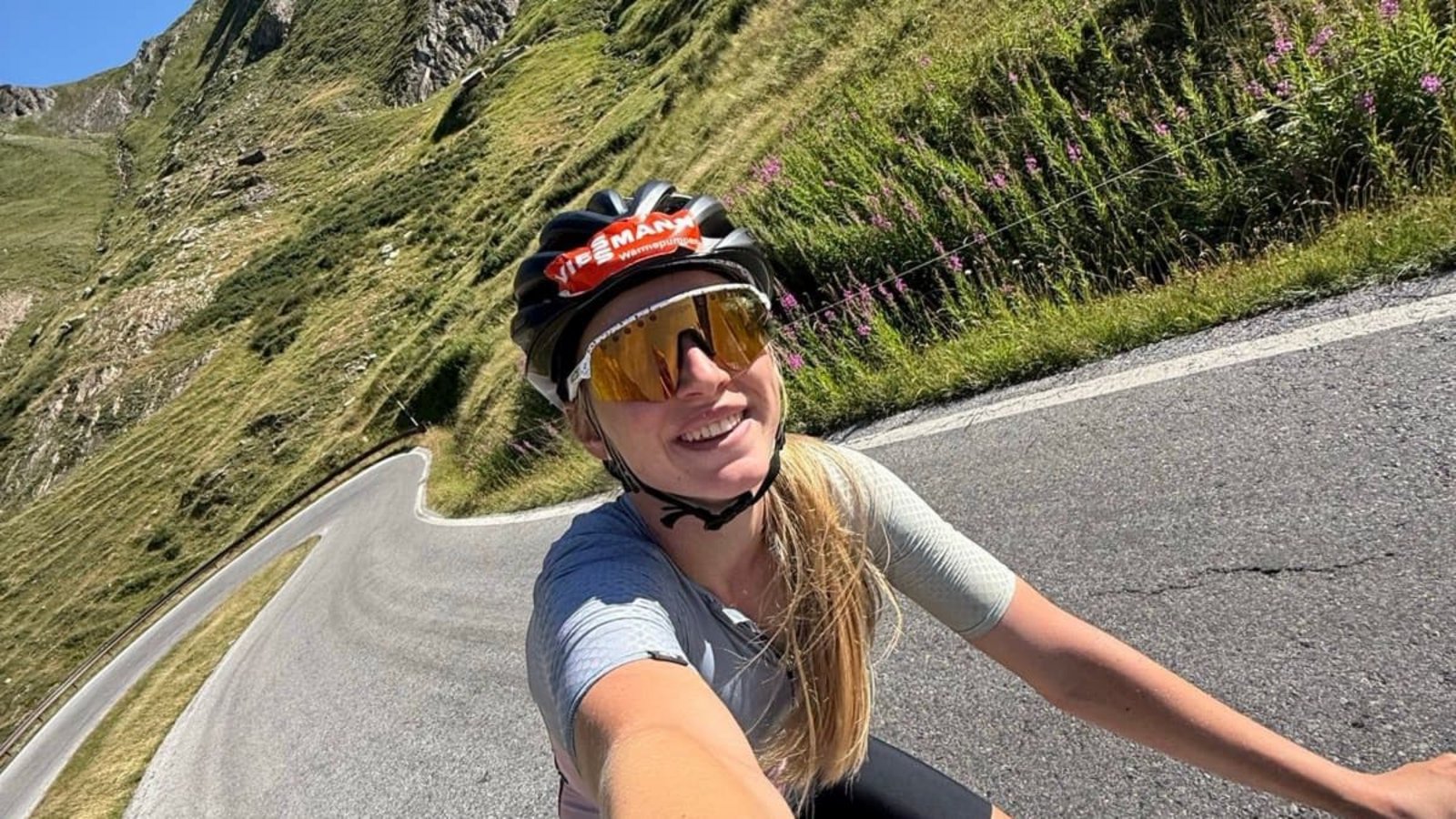 Selfie auf dem Rennrad: Julia Tannheimer ist gerade mit ihrer Familie in den Alpen unterwegs.Strava/Julia Tannheimer Selfie auf dem Rennrad: Julia Tannheimer ist gerade mit ihrer Familie in den Alpen unterwegs.Strava/Julia Tannheimer