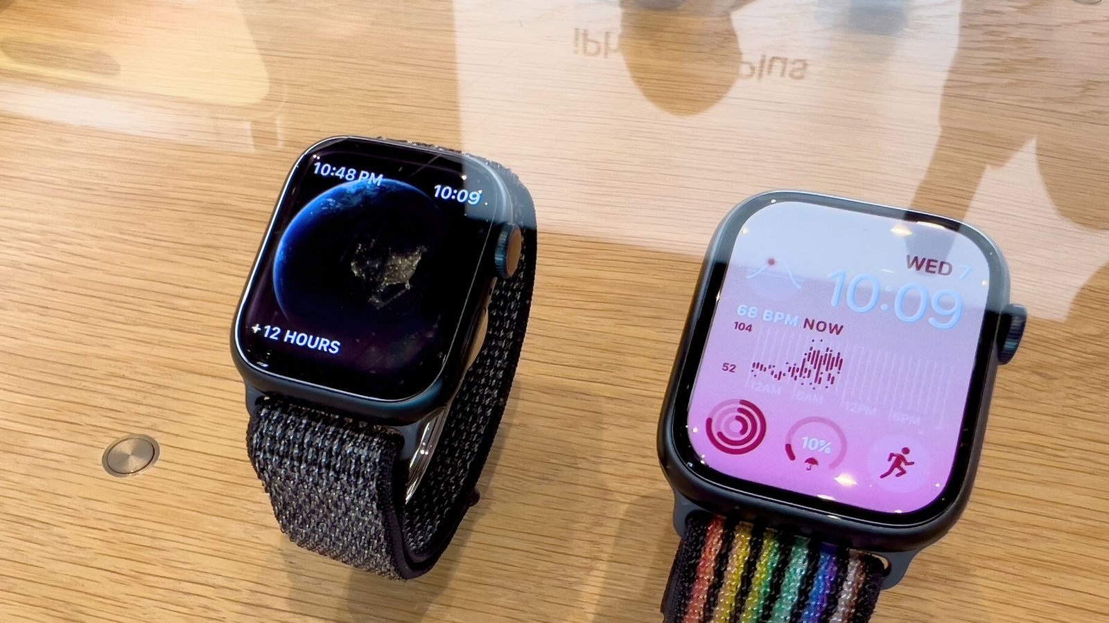 Apple-Uhren der Series 8 in einer Vitrine: Am Gehäuse soll es bei der neunten Generation der Apple Watch keine Veränderungen geben.Foto: IMAGO/Pond5 Images/IMAGO/xifeelstockx