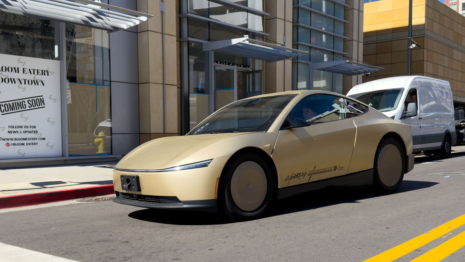 Auch Teslas geplantes Robotaxi ohne Lenkrad und Pedale soll nur mit Kameras als Sensoren auskommen. (Archivbild)Foto: Andrej Sokolow/dpa