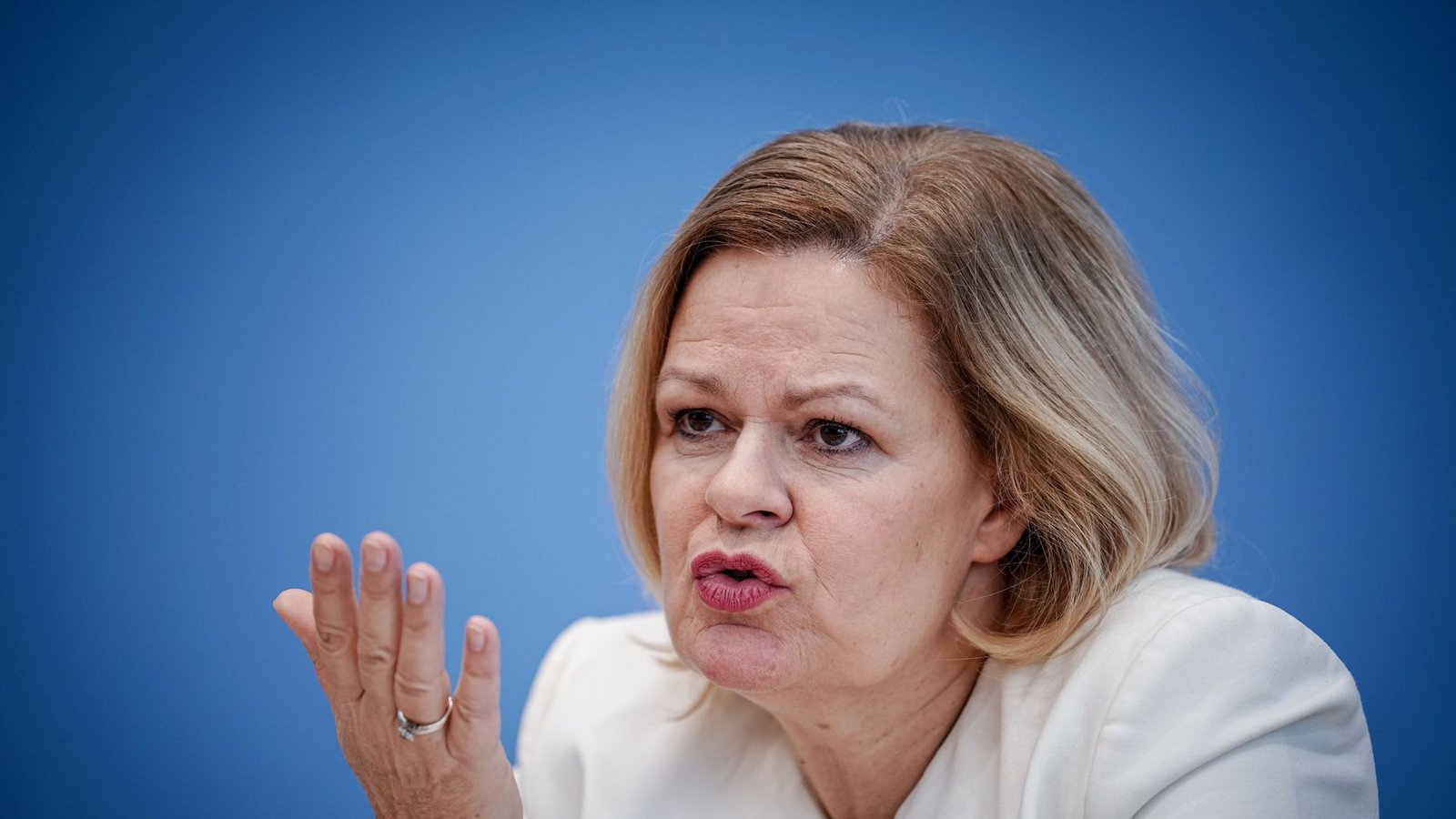 Die Bundesinnenministerin stellte neue Maßnahmen gegen Rechtsextremismus vor – und viele alte.Foto: dpa/Kay Nietfeld