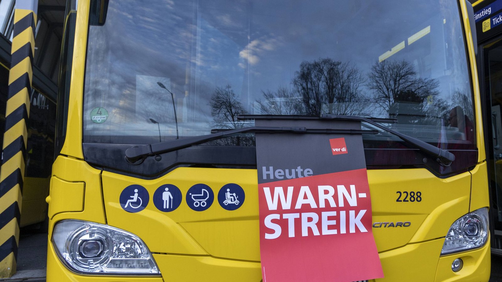 Demnächst droht wieder tageweise Stillstand bei den Nahverkehrsunternehmen im Land.Foto: IMAGO/Markus Matzel