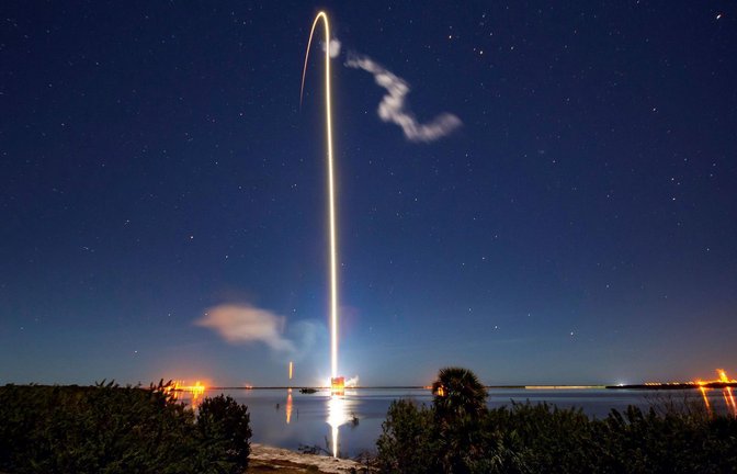 Start einer Falcon-9-Rakete des US-Raumfahrtunternehmens SpaceX mit Dutzenden Starlink-Satelliten an Bord.<span class='image-autor'>Foto: SpaceX/CC BY NC 2/0</span>