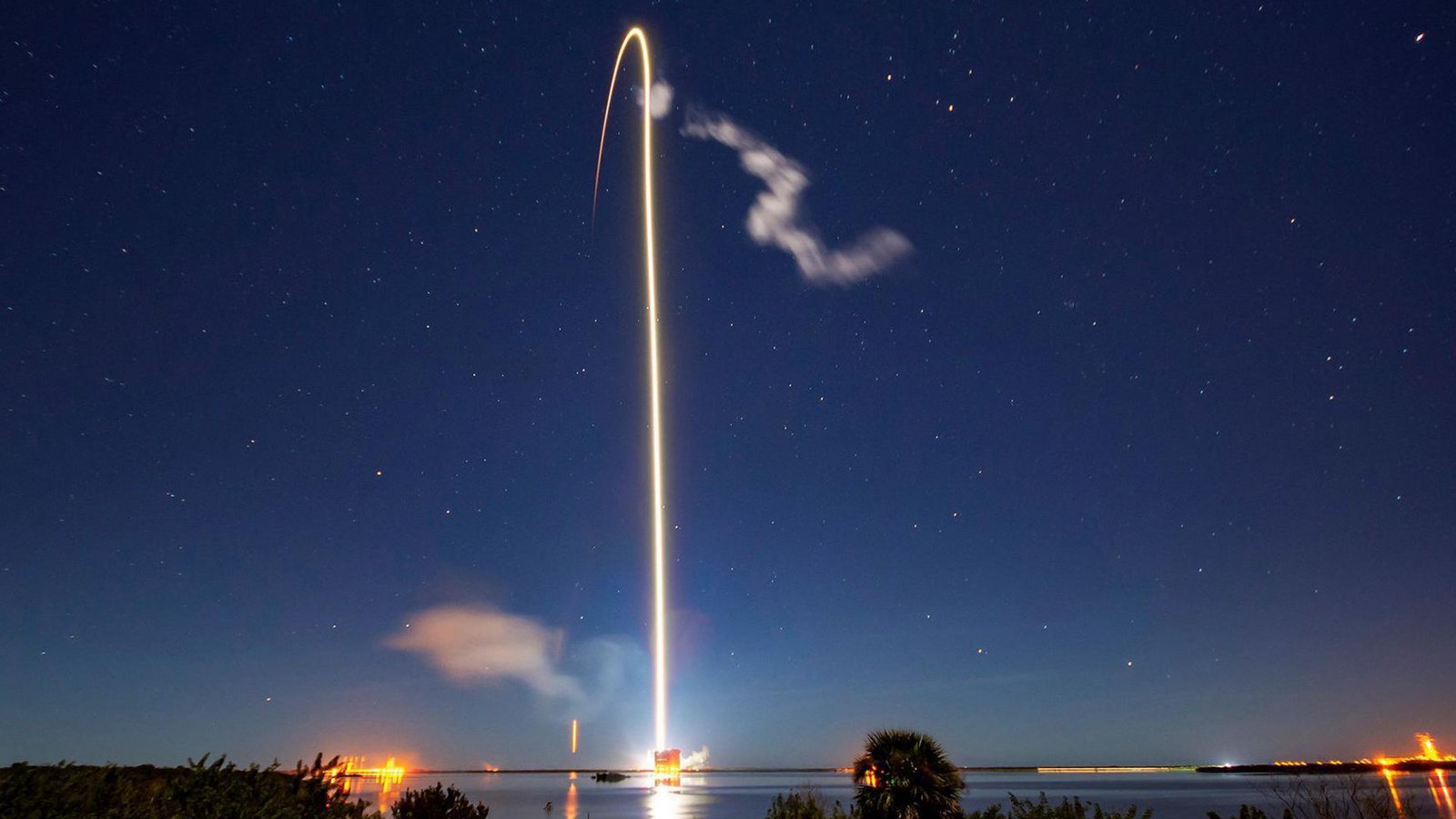 Start einer Falcon-9-Rakete des US-Raumfahrtunternehmens SpaceX mit Dutzenden Starlink-Satelliten an Bord.Foto: SpaceX/CC BY NC 2/0 Start einer Falcon-9-Rakete des US-Raumfahrtunternehmens SpaceX mit Dutzenden Starlink-Satelliten an Bord.Foto: SpaceX/CC BY NC 2/0