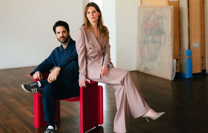 Carla Benzing (rechts) und Simon Nalbatow sind mit ihrer Galerie Parri Blank am 18. und 19. April erstmals beim Galerienrundgang Stuttgart dabei.<span class='image-autor'>Foto: Saeed Kakavand</span>