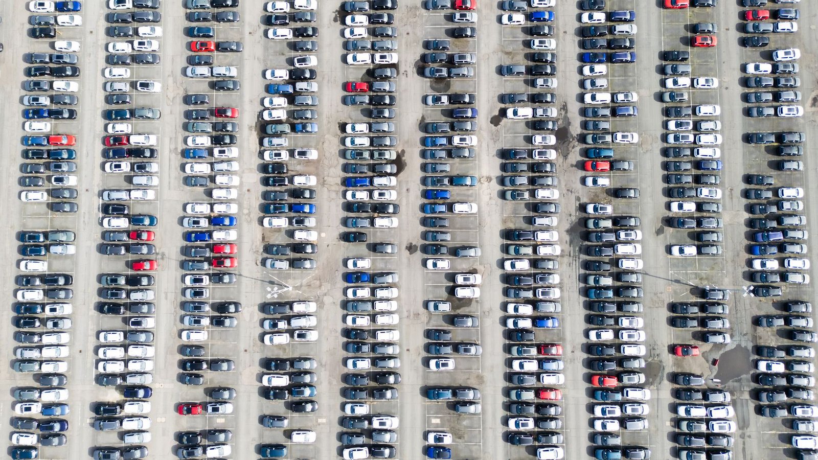 Chinesische Hersteller drängen auf den europäischen Markt. Für Volkswagen stellt sich die Frage, wie die Auslastung der Werke langfristig gesichert werden kann. (Symbolbild)Foto: Julian Stratenschulte/dpa Chinesische Hersteller drängen auf den europäischen Markt. Für Volkswagen stellt sich die Frage, wie die Auslastung der Werke langfristig gesichert werden kann. (Symbolbild)Foto: Julian Stratenschulte/dpa