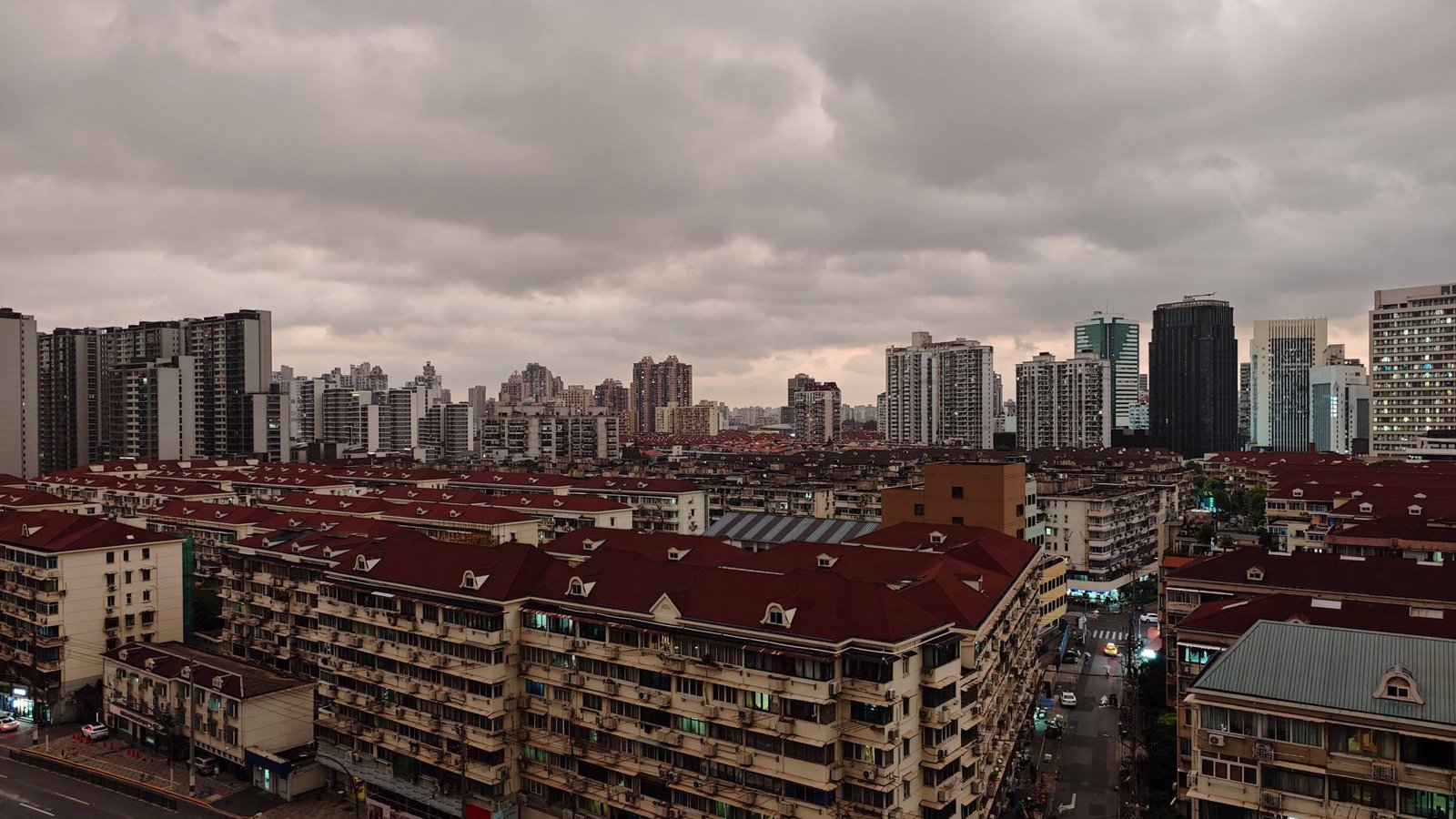 Shanghai bereitet sich auf den Tropensturm vor.Foto: IMAGO/CFOTO/IMAGO/CFOTO Shanghai bereitet sich auf den Tropensturm vor.Foto: IMAGO/CFOTO/IMAGO/CFOTO