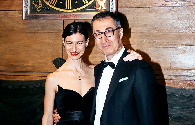 Hochzeit ganz in Schwarz: Cem Özdemir mit seiner Frau Flavia Zaka.<span class='image-autor'>Foto: Alwin  Maigler</span>
