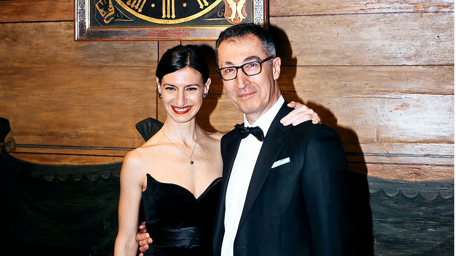 Hochzeit ganz in Schwarz: Cem Özdemir mit seiner Frau Flavia Zaka.Foto: Alwin  Maigler