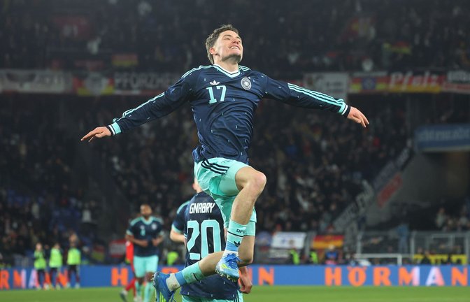 Florian Wirtz hebt nach seiner Glanzvorstellung gegen die Schweiz ab.<span class='image-autor'>Foto: Baumann/Hansi Britsch</span>