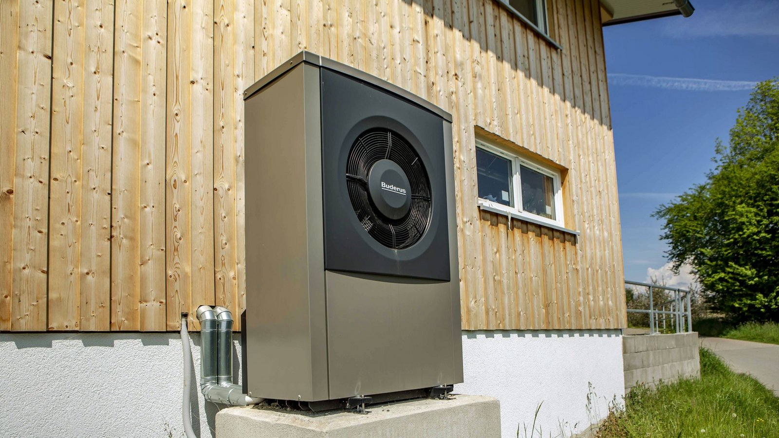Diese Wärmepumpe nimmt Wärme aus der Luft auf und überträgt sie auf die Heizungsanlage.Foto: imago/Manngold Diese Wärmepumpe nimmt Wärme aus der Luft auf und überträgt sie auf die Heizungsanlage.Foto: imago/Manngold