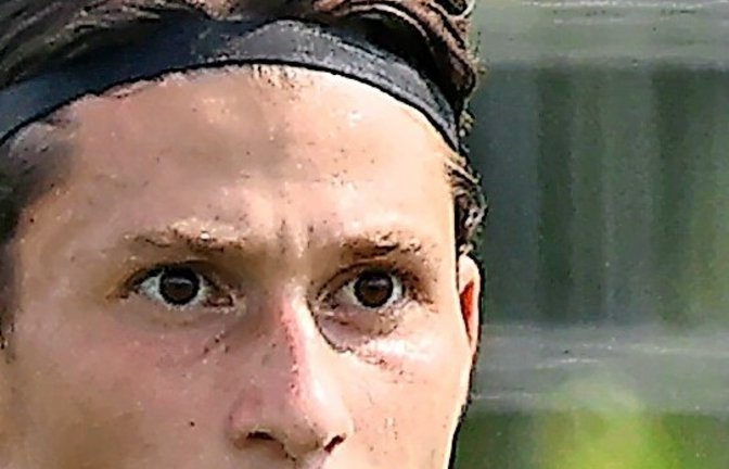 Kapitän Paul Polauke empfängt mit dem SGV Heilbronn-Freiberg seinen Ex-Club Stuttgarter Kickers zum Regionalliga-Schlagerspiel, am Dienstag beim 2:0-Sieg im Pokalspiel in Schwäbisch Gmünd bekam er eine Pause.<span class='image-autor'>Foto: Baumann</span>