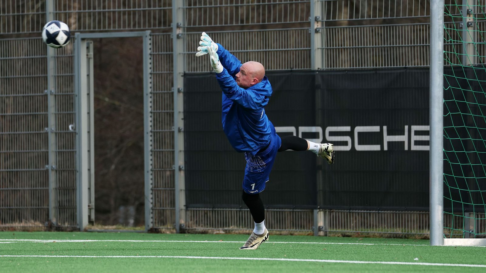 Wieder da: Stammkeeper Felix Dornebusch nach auskuriertem Kreuzbandriss.Foto: Baumann/Julia Rahn Wieder da: Stammkeeper Felix Dornebusch nach auskuriertem Kreuzbandriss.Foto: Baumann/Julia Rahn