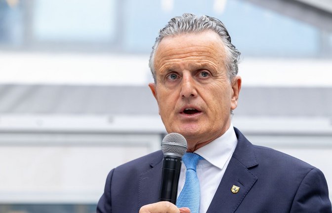 Stuttgarts Oberbürgermeister Frank Nopper gehört zu den Kommunalpolitikern, die sich in einer Initiative für bessere Rahmenbedingungen der Autobranche zusammengeschlossen haben.<span class='image-autor'>Foto: Lichtgut/Leif Piechowski</span>