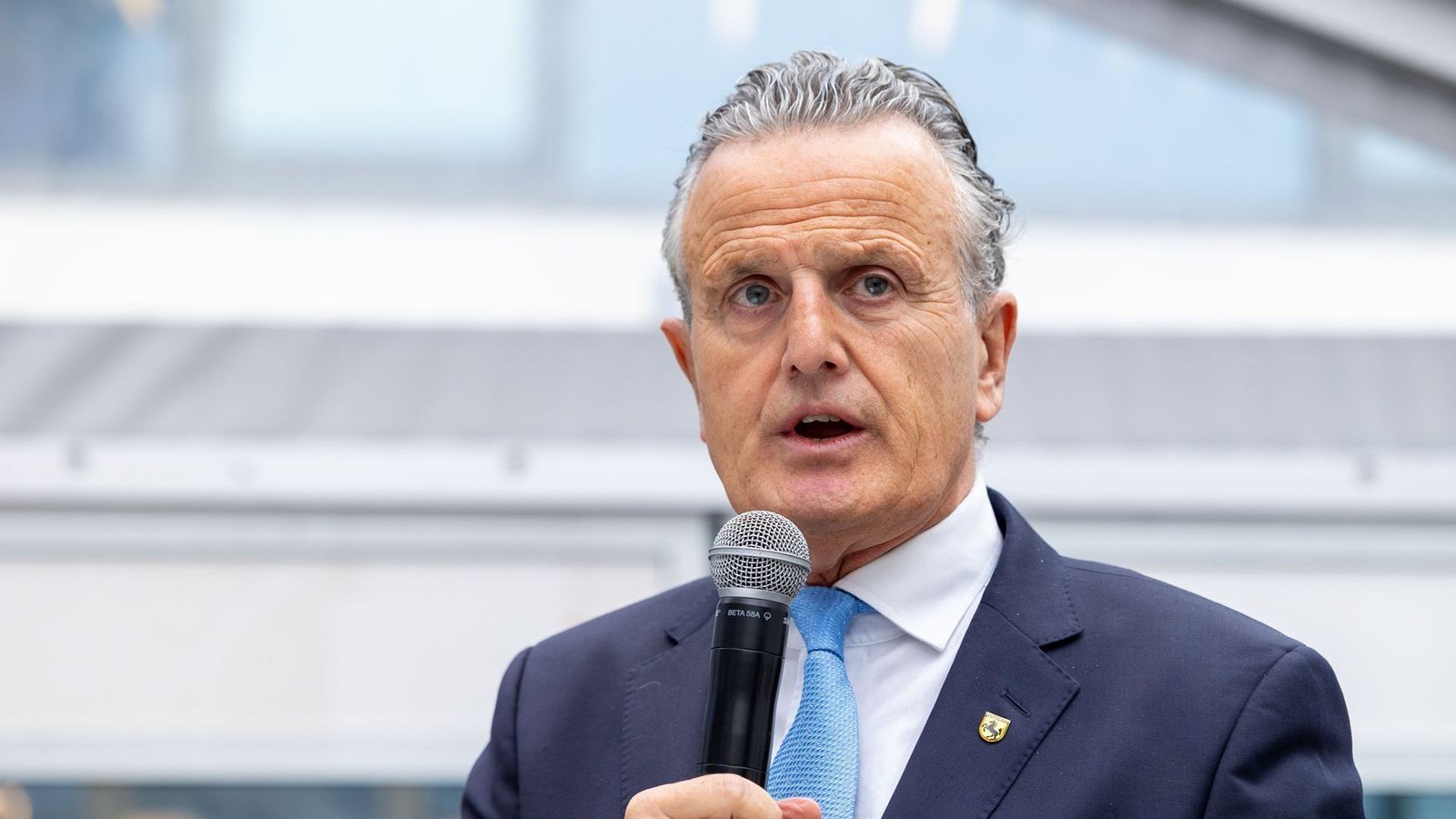 Stuttgarts Oberbürgermeister Frank Nopper gehört zu den Kommunalpolitikern, die sich in einer Initiative für bessere Rahmenbedingungen der Autobranche zusammengeschlossen haben.Foto: Lichtgut/Leif Piechowski