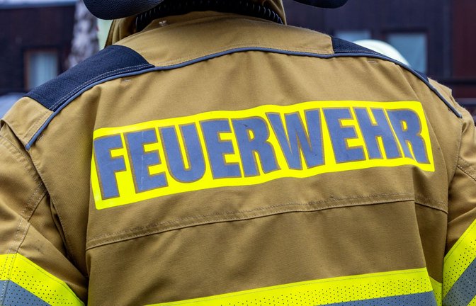 Die Feuerwehr rettete das Mädchen (Symbolbild).<span class='image-autor'>Foto: Jens Büttner/dpa/Jens Büttner</span>