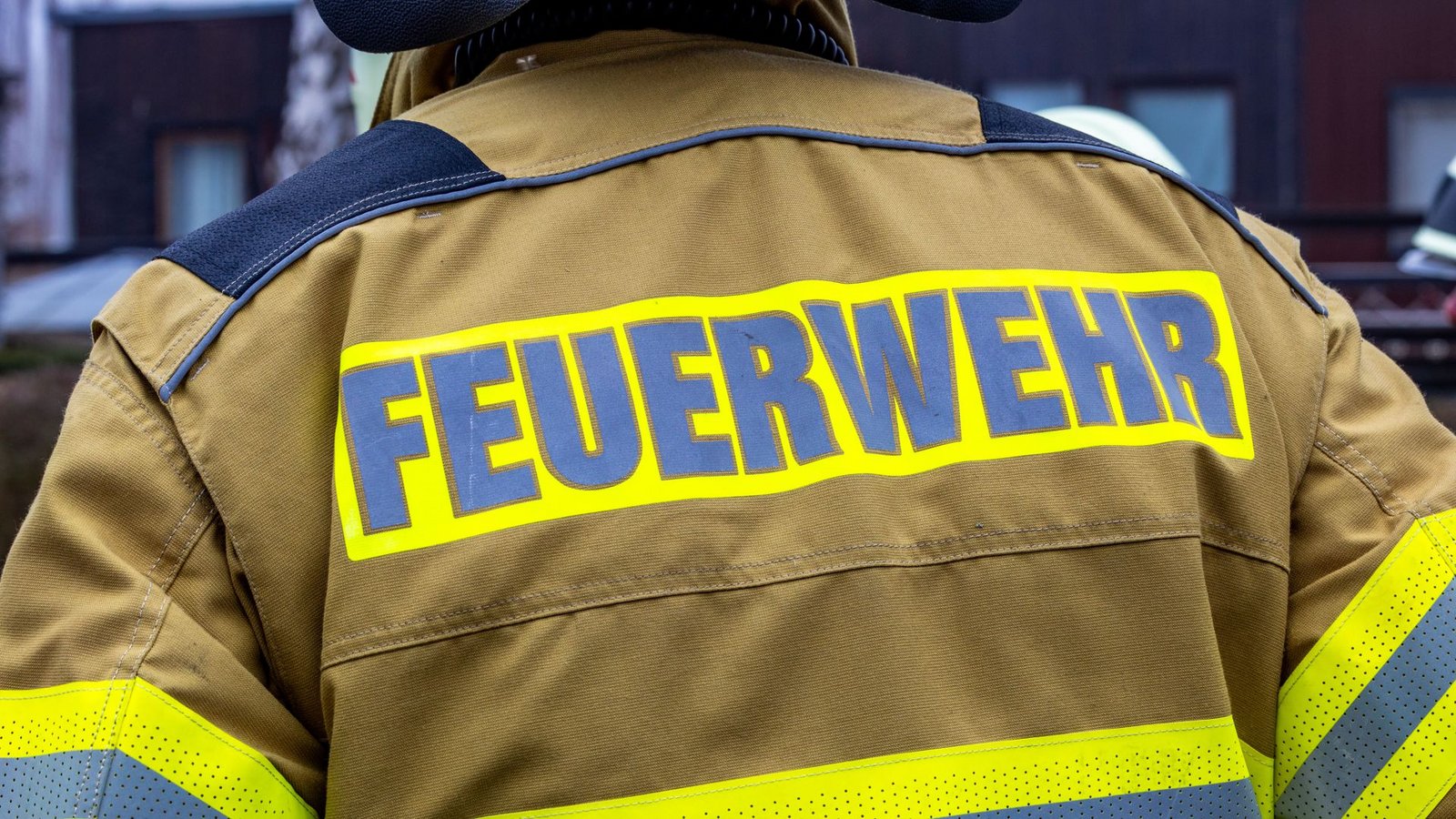Die Feuerwehr rettete das Mädchen (Symbolbild).Foto: Jens Büttner/dpa/Jens Büttner Die Feuerwehr rettete das Mädchen (Symbolbild).Foto: Jens Büttner/dpa/Jens Büttner