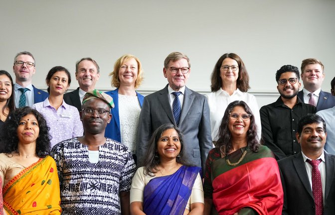 Außenminister Wadephul traf die indischen Deutschlernenden am Goethe-Institut in Bangalore.<span class='image-autor'>Foto: Soeren Stache/dpa</span>