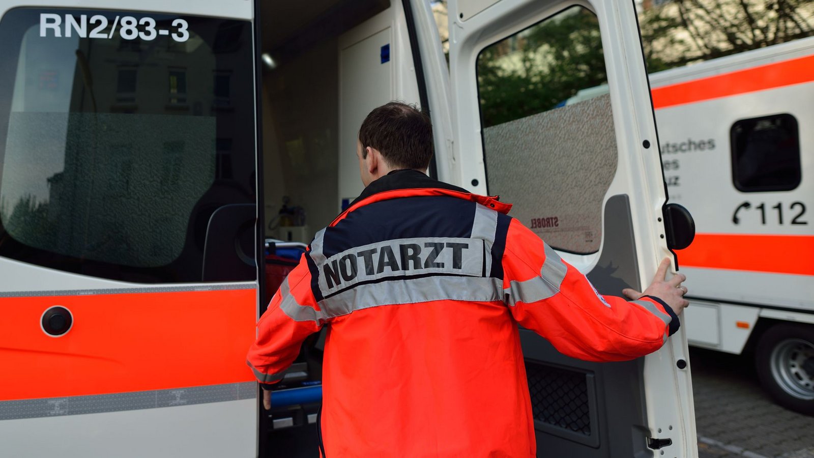Wann braucht es einen Notarzt, wann reicht ein Besuch beim Hausarzt? Viele wissen das nicht mehr.Foto: picture alliance/dpa/Uwe Anspach