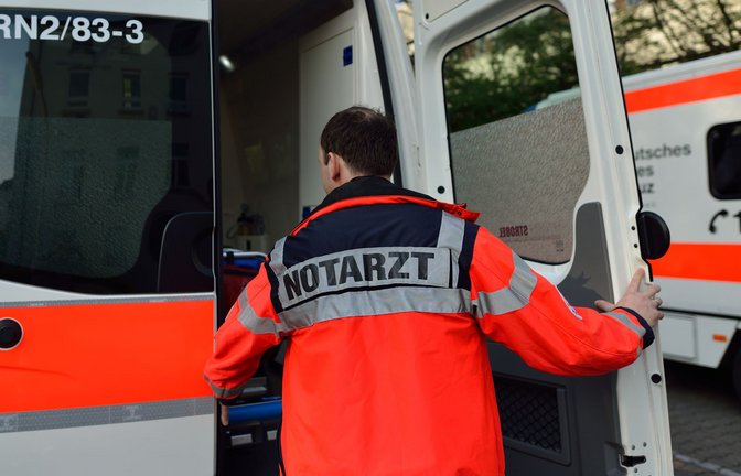 Wann braucht es einen Notarzt, wann reicht ein Besuch beim Hausarzt? Viele wissen das nicht mehr.<span class='image-autor'>Foto: picture alliance/dpa/Uwe Anspach</span>