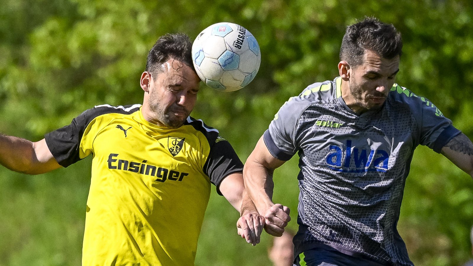 Für den Ensinger Jens Fischer (links) ist gegen Marcel Göttfert und die SGM Hohenhaslach/Freudental kein Mittel gewachsen. Foto: Leitner