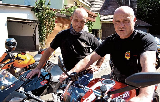 Eddy Bessner (links) und Jürgen Hauser haben die Motorradfahrer in der Region mobilisiert. Fotos: Stahlfeld