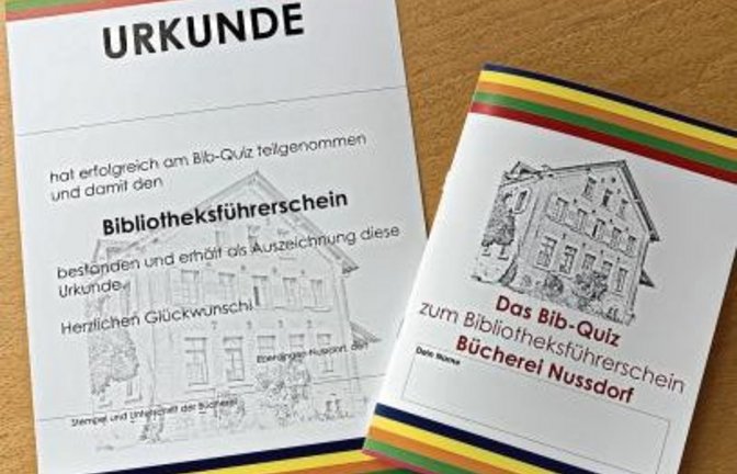 Nussdorfer Urkunde und Quiz.  Foto: p