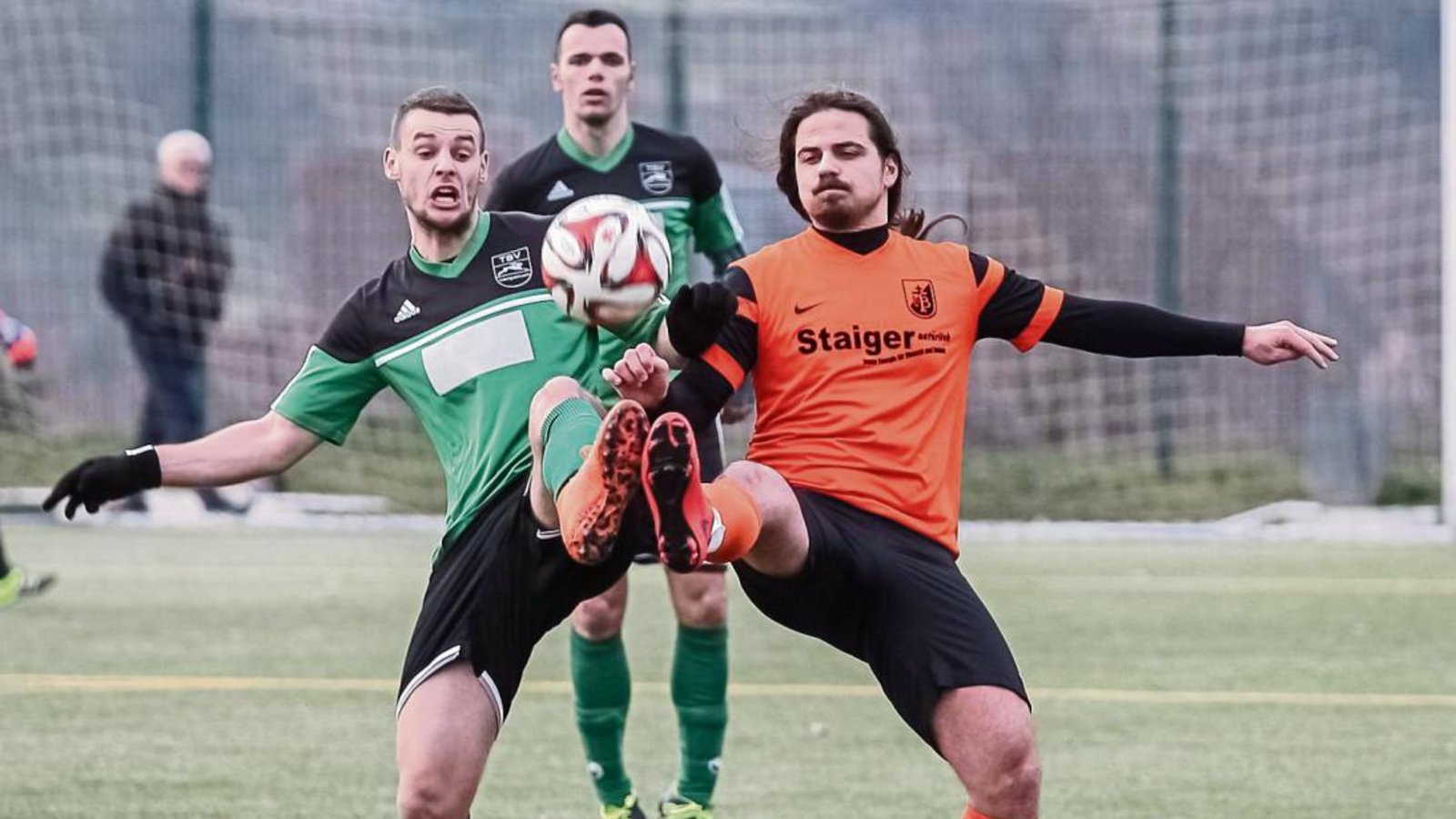 Der TSV Kleinglattbach (links Daniel Linder) will gegen Unterriexingen an die guten Leistungen der vergangenen Spiele anknüpfen. Foto: Simecek Der TSV Kleinglattbach (links Daniel Linder) will gegen Unterriexingen an die guten Leistungen der vergangenen Spiele anknüpfen. Foto: Simecek