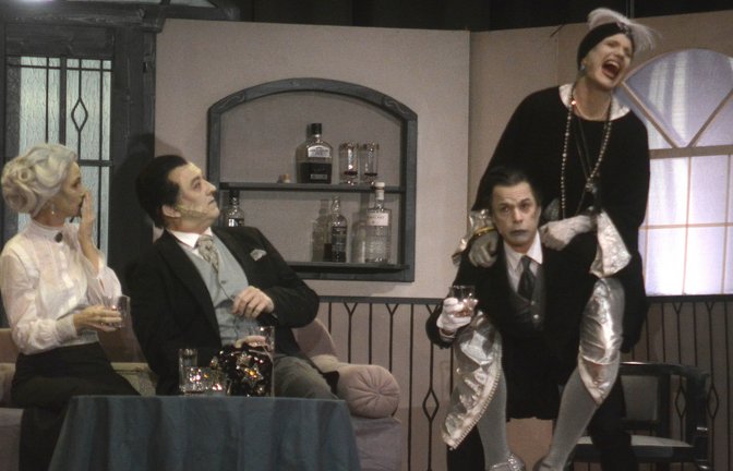 Ganz in Schwarz-Weiß: Das Kölner Filmtheater gastierte mit „Lord Savils Verbrechen“ im Uhlandbau von Mühlacker.  <span class='image-autor'>Foto: Stahlfeld</span>