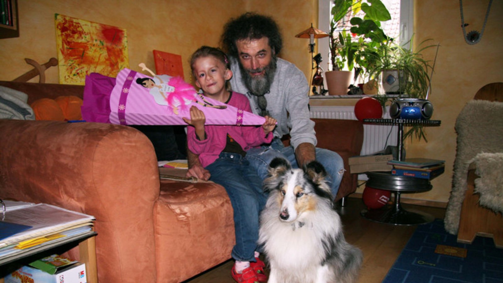 Wirth mit Tochter Maja und Hund Zarina. Foto: Rücker Wirth mit Tochter Maja und Hund Zarina. Foto: Rücker