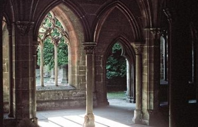 Schattenspiel im Kloster Maulbronn. Foto: SSG