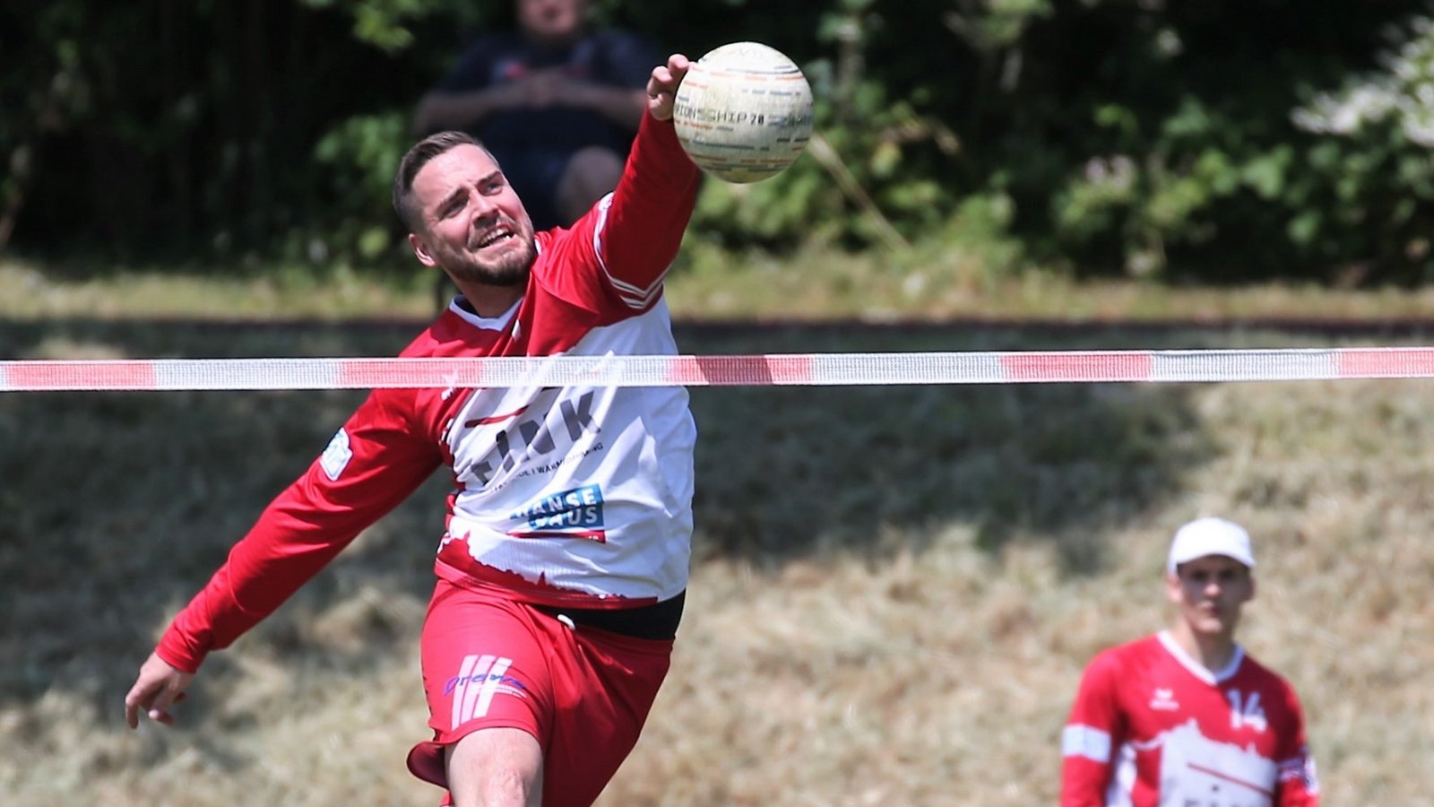Gegen den TV Schweinfurt-Oberndorf hat Maximilian Brandt mit seinen Mitspielern einen 1:2-Satz-Rückstand zum 5:2-Sieg gedreht. Foto: Küppers