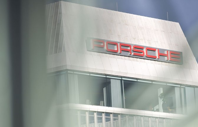 Die Zeiten, da es bergauf geht, sind bei Porsche vorbei. Nun muss in Zuffenhausen die Produktion tageweise gekürzt werden.<span class='image-autor'>Foto: LICHTGUT/Max Kovalenko</span>
