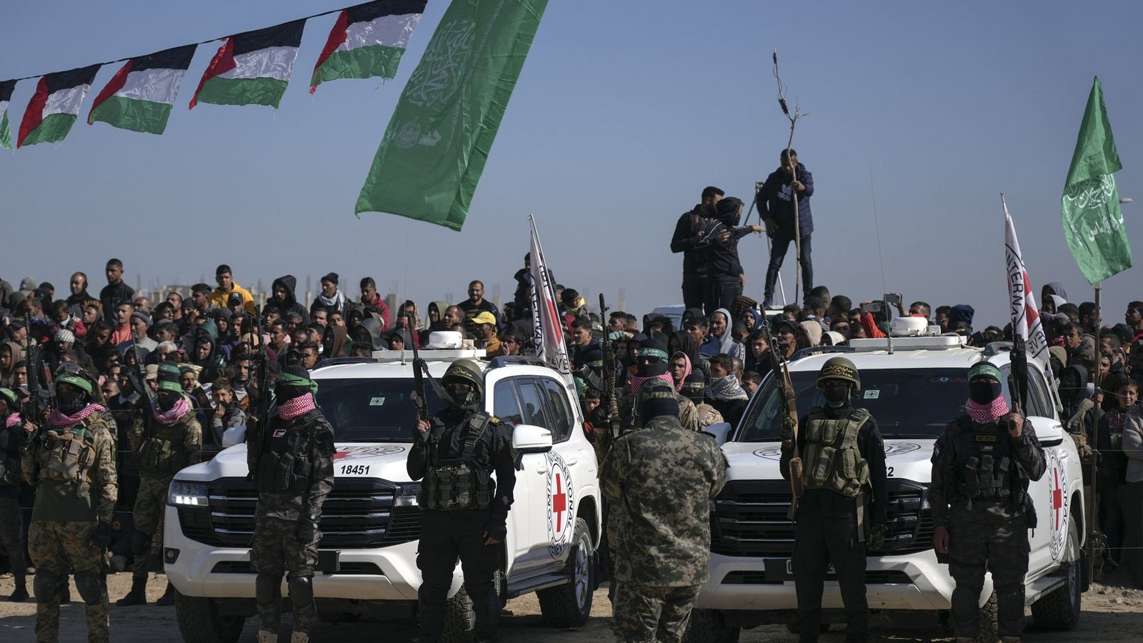 Hamas-Terroristen machen jede Rückgabe israelischer Geiseln zur Propaganda-Show. So auch zuletzt in Chan Junis.Foto: dpa/Abdel Kareem Hana