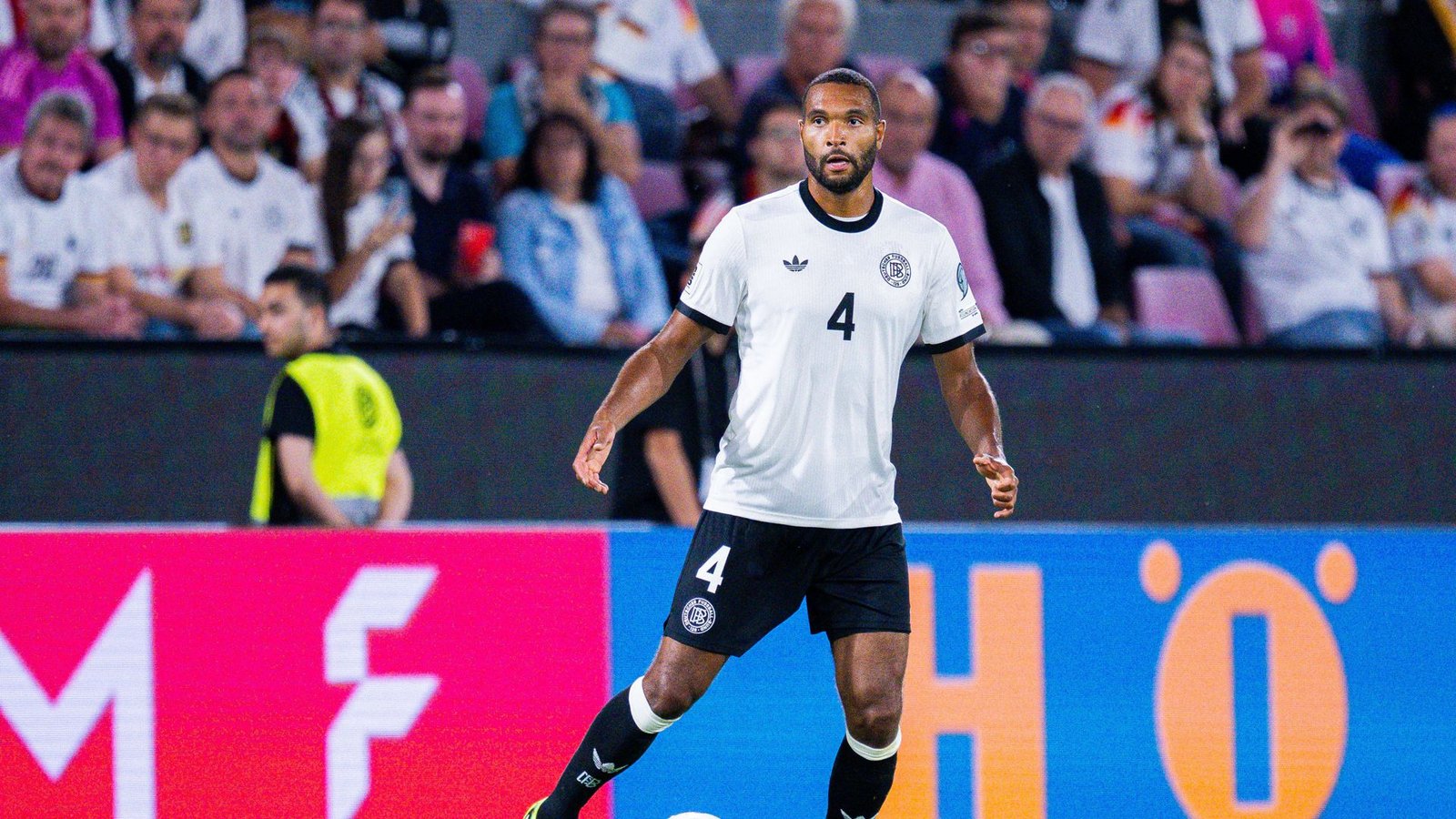 Jonathan Tah (Note 3): Der Innenverteidiger des FC Bayern sollte der nordirischen Wucht im Angriff seine persönliche Wucht entgegensetzen – was ihm meist gelang. Ein griffiger und meist souveräner Auftritt.Foto: IMAGO/Noah Wedel