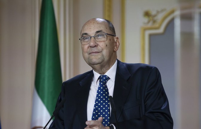 Alejo Vidal-Quadras ist seit Jahrzehnten ein lauter Kritiker des Mullah-Regimes. Die Spuren des Attentats sind in seinem Gesicht leicht zu sehen.<span class='image-autor'>Foto: oh/Siavosh Hosseini</span>