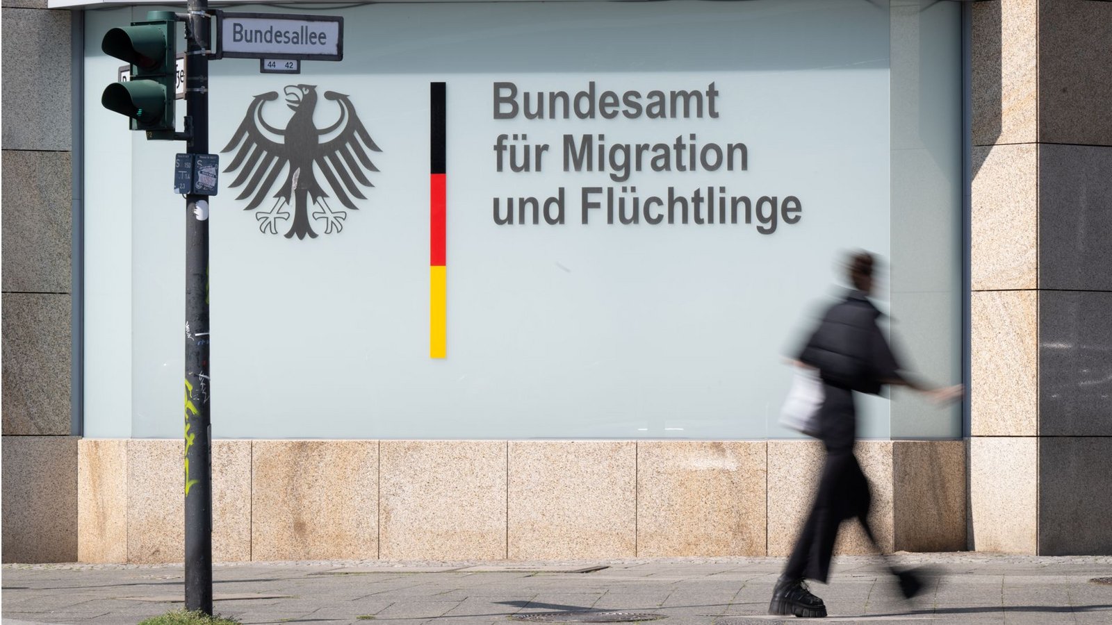 Die Berliner Außenstelle des Bundesamtes für Migration und Flüchtlinge BamfFoto: dpa/Sebastian Gollnow