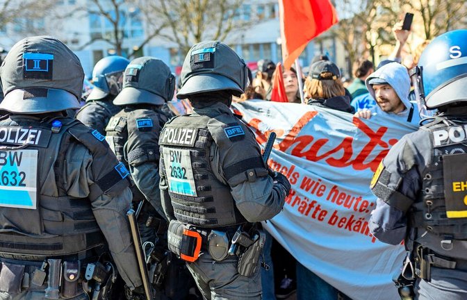Bei einer Demonstration gegen eine rechte Kundgebung ist es zu Auseinandersetzungen mit der Polizei gekommen.<span class='image-autor'>Foto: Lichtgut/Julian Rettig</span>