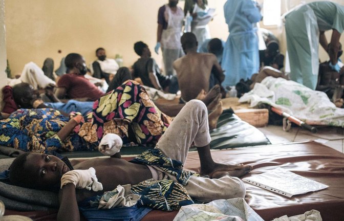 In den Krankenhäuser in Goma drängen sich die Verletzten, die von Gewehrkugeln oder Granatsplittern getroffen worden sind. Darunter auch viele Kinder.<span class='image-autor'>Foto: AFP/ALEXIS HUGUET</span>