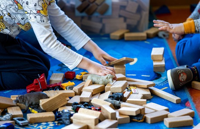 Eingeschränkte Betreuungszeiten, fehlende Plätze – in Kitas im Land gibt es aktuell viele Probleme. Der Landeselternbeirat, der sich Anfang kommenden Jahres gründet, könnte wichtige Impulse geben.<span class='image-autor'>Foto: dpa/Jens Büttner</span>