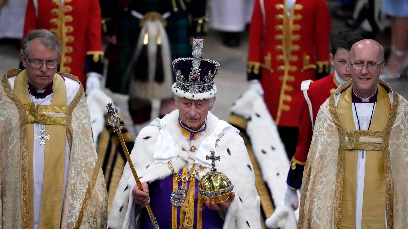 Der britische König Charles III. nach seiner Krönungszeremonie in der Westminster Abbey.Foto: Kirsty Wigglesworth/Pool AP/AP
