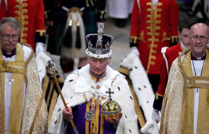 Der britische König Charles III. nach seiner Krönungszeremonie in der Westminster Abbey.<span class='image-autor'>Foto: Kirsty Wigglesworth/Pool AP/AP</span>
