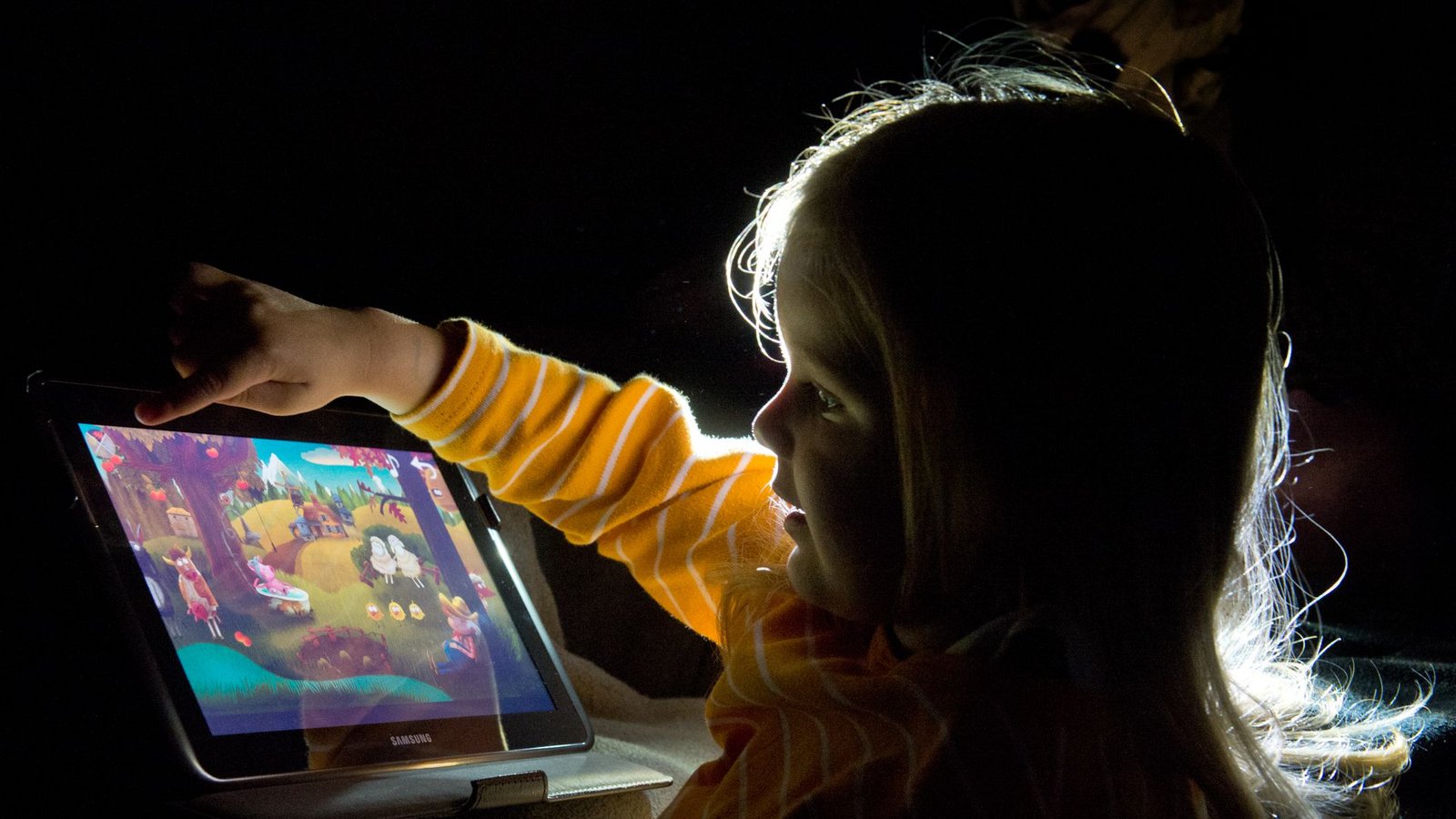 Medienkonsum statt Bewegung: Schon kleine Kinder verbringen viel Zeit mit Handy und Tablet.Foto: dpa/Boris Roessler Medienkonsum statt Bewegung: Schon kleine Kinder verbringen viel Zeit mit Handy und Tablet.Foto: dpa/Boris Roessler