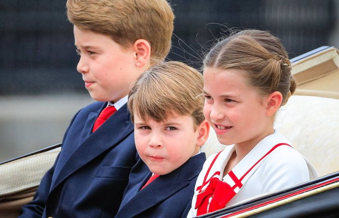 Prinzessin Charlotte mit ihren Brüdern Prinz George und Prinz Louis (Mitte) bei der „Trooping the Colour“-Parade.<span class='image-autor'>Foto: IMAGO/Avalon.red/Imageplotter</span>