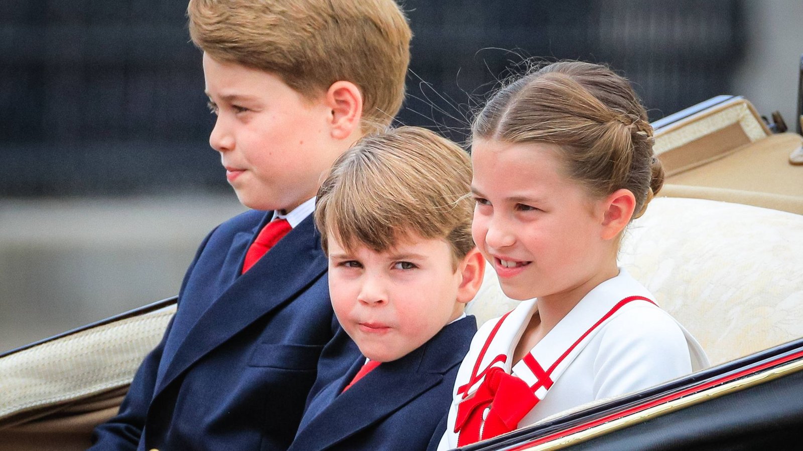 Prinzessin Charlotte mit ihren Brüdern Prinz George und Prinz Louis (Mitte) bei der „Trooping the Colour“-Parade.Foto: IMAGO/Avalon.red/Imageplotter
