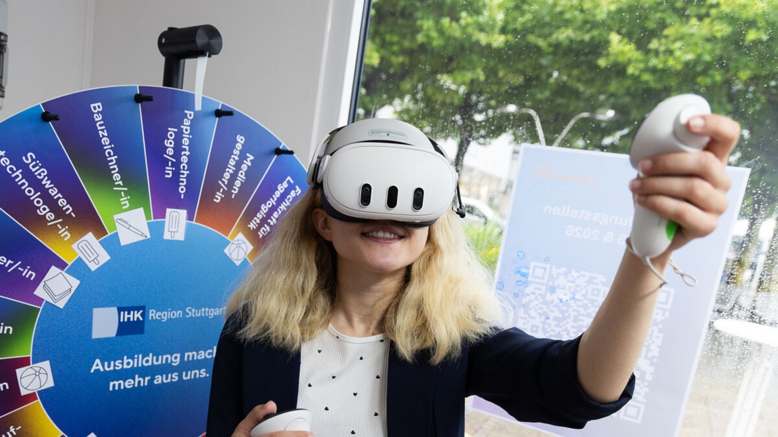 Der Pop-up-Store der IHK mit VR-Brille und GlücksradFoto: Lichtgut/Leif Piechowski Der Pop-up-Store der IHK mit VR-Brille und GlücksradFoto: Lichtgut/Leif Piechowski