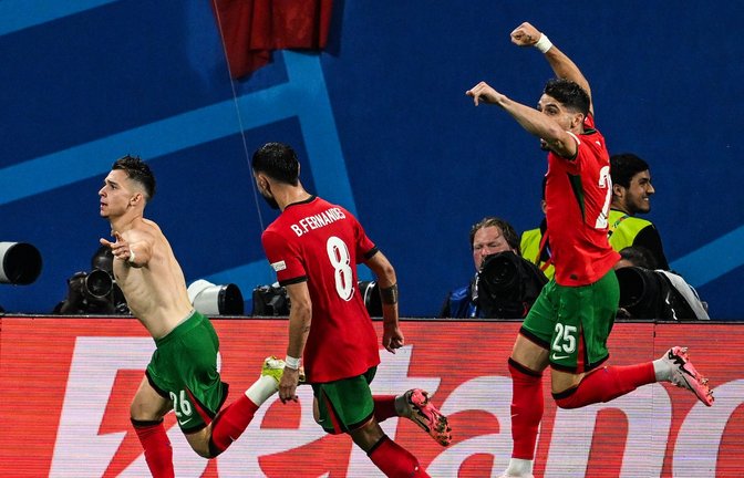 Francisco Conceição (l) rettete Portugal spät den Sieg.<span class='image-autor'>Foto: Hendrik Schmidt/dpa</span>