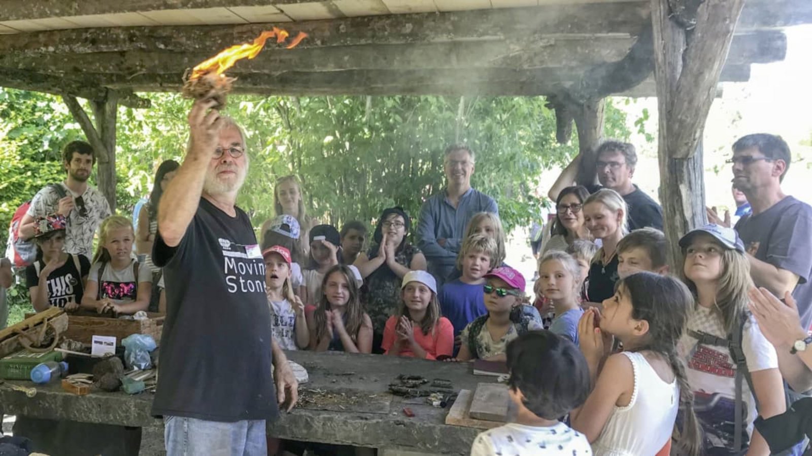 Im Pfahlbauten Museum lernt man, wie beschwerlich es für die Steinzeitmenschen war, Feuer zu machen.Pfahlbauten Museum Im Pfahlbauten Museum lernt man, wie beschwerlich es für die Steinzeitmenschen war, Feuer zu machen.Pfahlbauten Museum