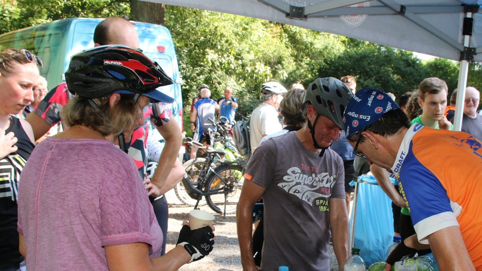 Reger Betrieb an der Ensinger-Station beim Schützenhaus.