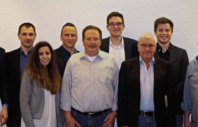 Der Ausschuss der Schiedsrichtergruppe Vaihingen (von links) Tobias Lochmüller, Tobias Lauber, Vanessa Puglisi, Stefan Schweizer, Obmann Eckhart Streckfuss, Sven Sattler, Jörg Xander, Felix Dorn, Walter Buck Foto: privat