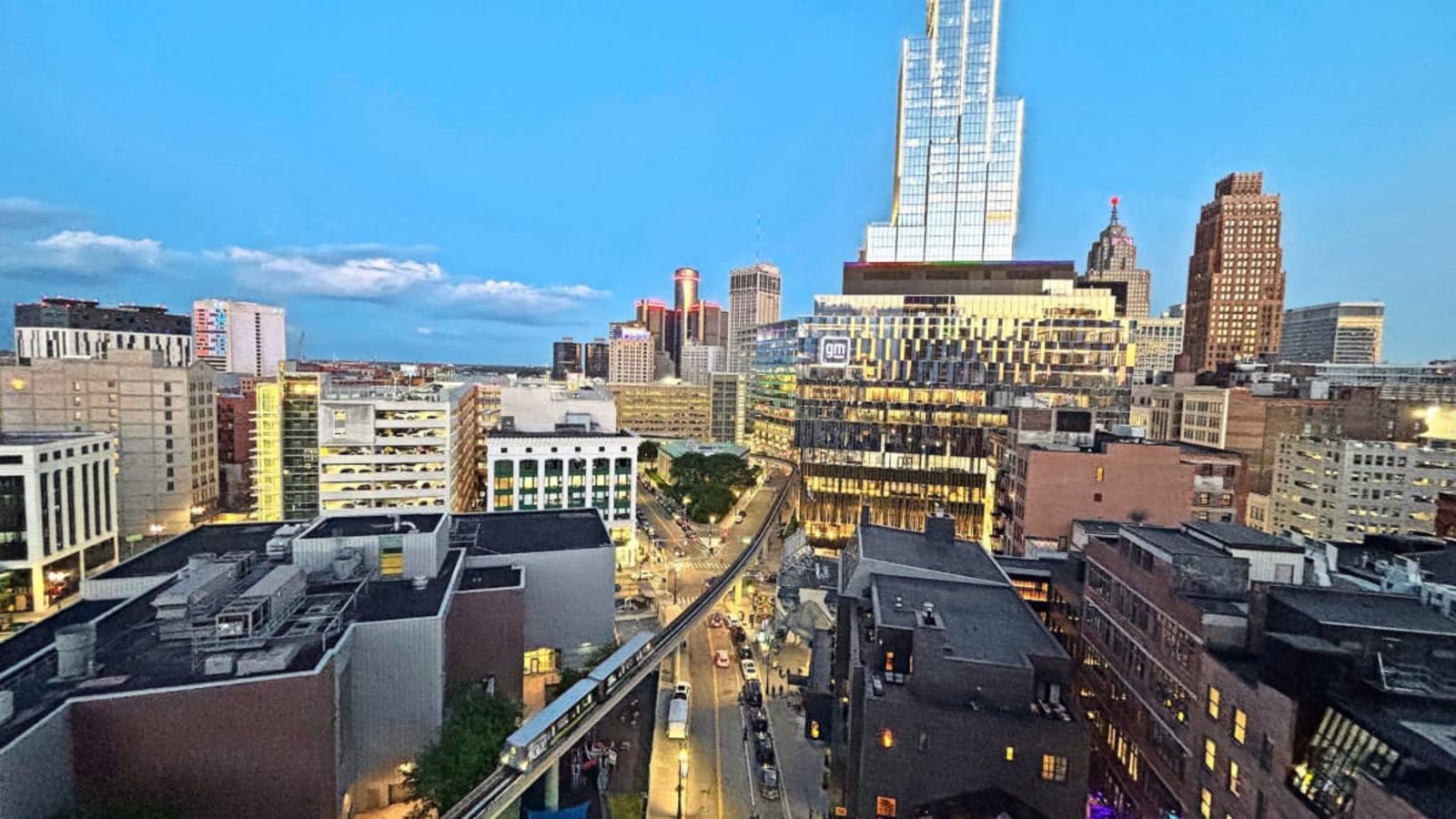Glänzende Aussicht: Die Skyline von Detroit mit dem Hudson Tower als zentraler Orientierungspunkt.Peter Stolterfoht Glänzende Aussicht: Die Skyline von Detroit mit dem Hudson Tower als zentraler Orientierungspunkt.Peter Stolterfoht